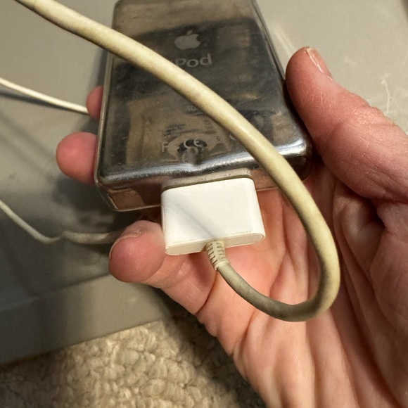 Apple 40 GB iPod 4th Generation Click Wheel Portable Media Player - Picture 4 of 7